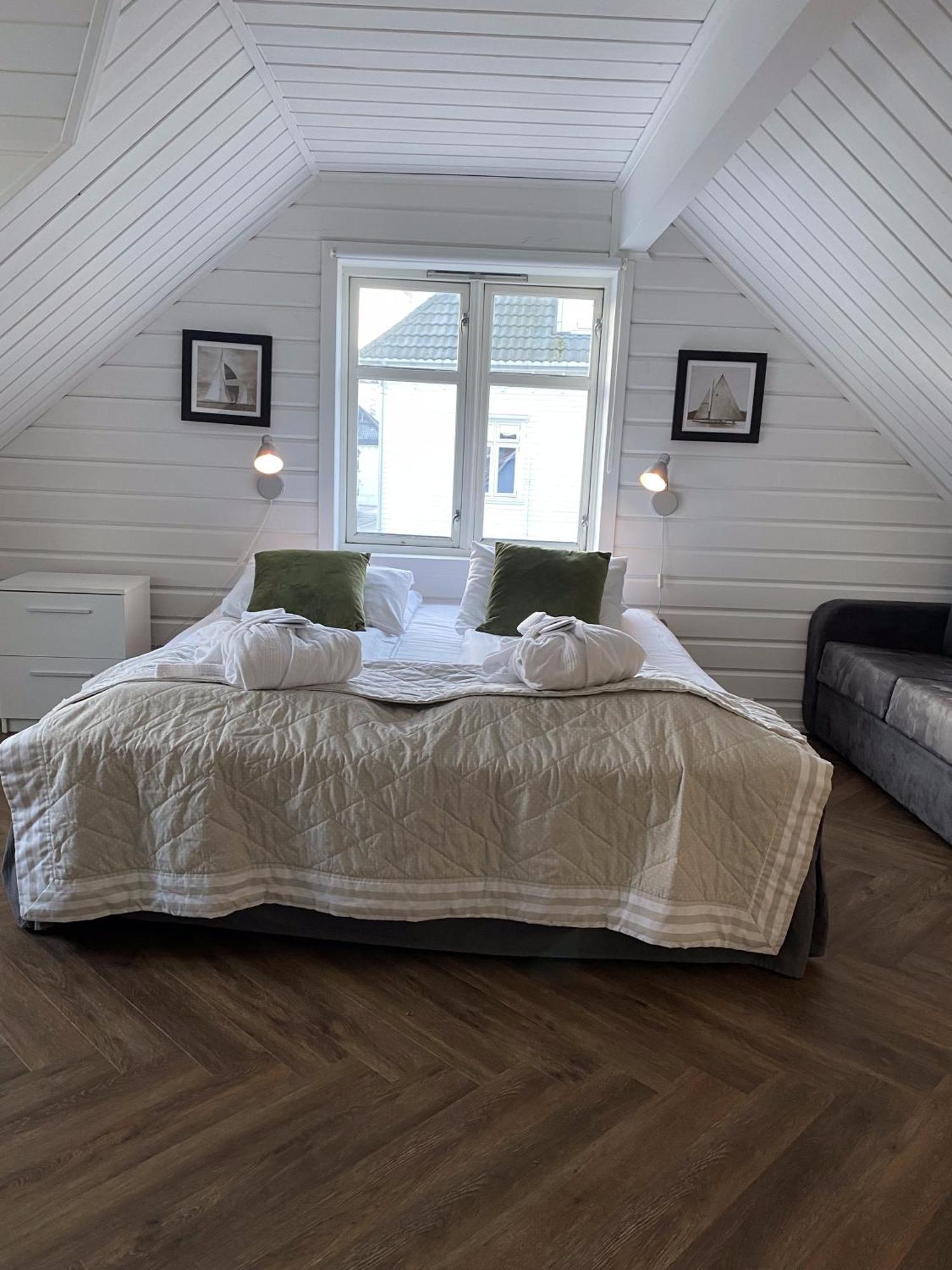 Enter Tromso - Luxury 4 Bedroom Apartment Bagian luar foto